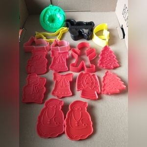 16 Plastic Cookie Cutters